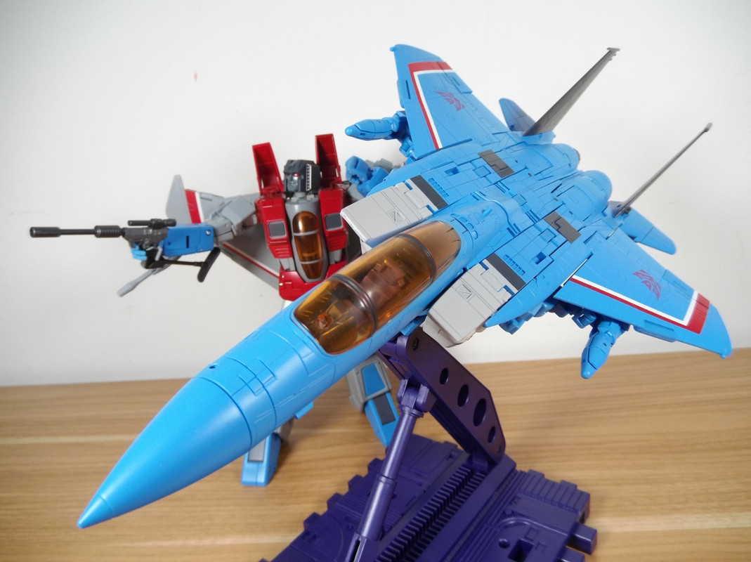 03-Transformers-Masterpiece-MP-52-Thundercracker-00