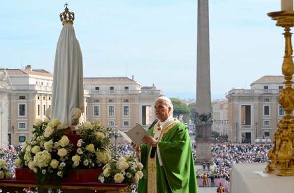 Papa Leone XIV ha consacrato il mondo al Cuore Immacolato di Maria dans Articoli di Giornali e News Papa-Leone-XIV-e-la-Madonna-di-Fatima
