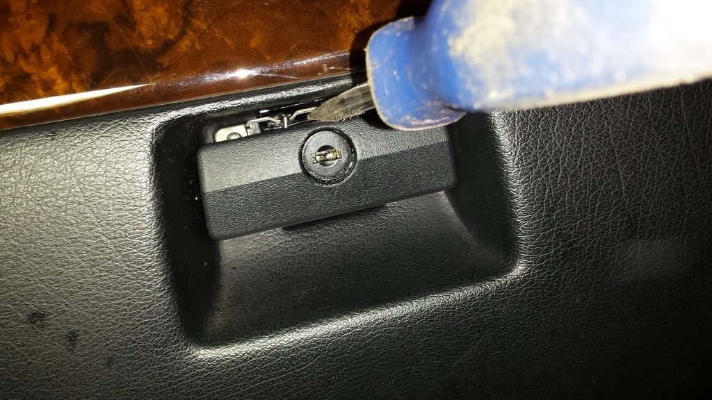Glovebox Latch is broken 535i