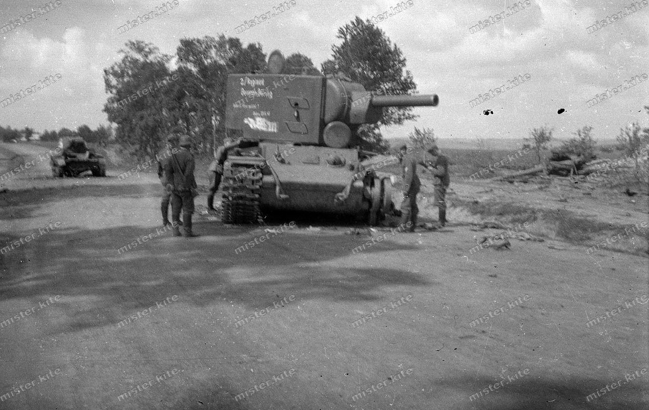 negativ-Beute-panzer-tank-Wrack-2.regiment H.Göring-Russland-Ukraine-dubno-