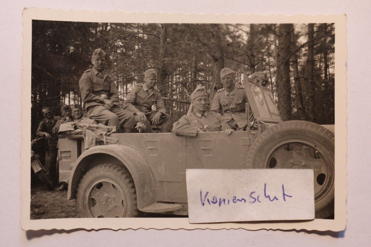 Foto 1943 Landser mit Kübelwagen Mercedes Benz 320