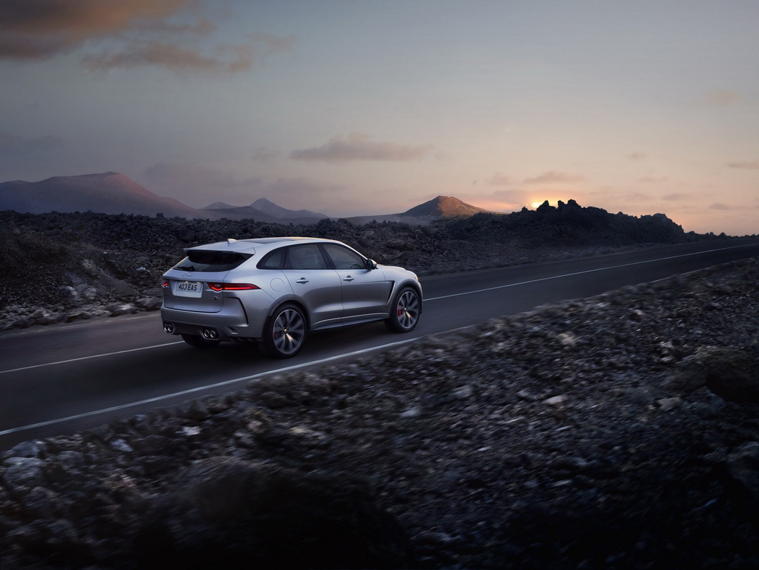 2018 Jaguar F-PACE SVR (10)