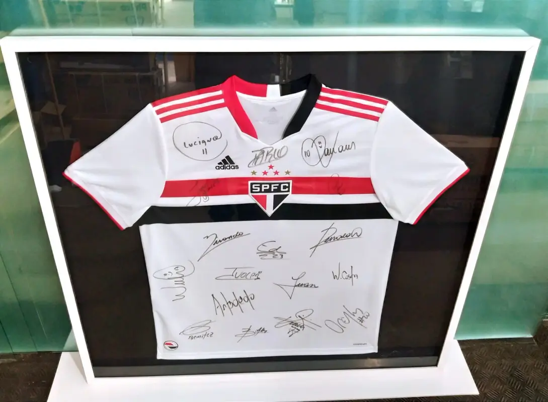 Conjunto de duas camisetas de time emolduradas