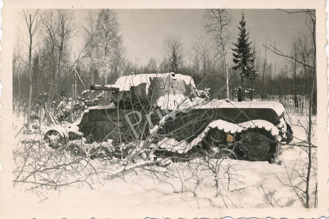 Foto WK2 Sowjetischer Panzer T24 abgeschossen vor Pogostje M1 99