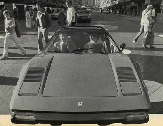 MAGNUM-PI-PJ-O-ROURKE-1-FOTOR.jpg