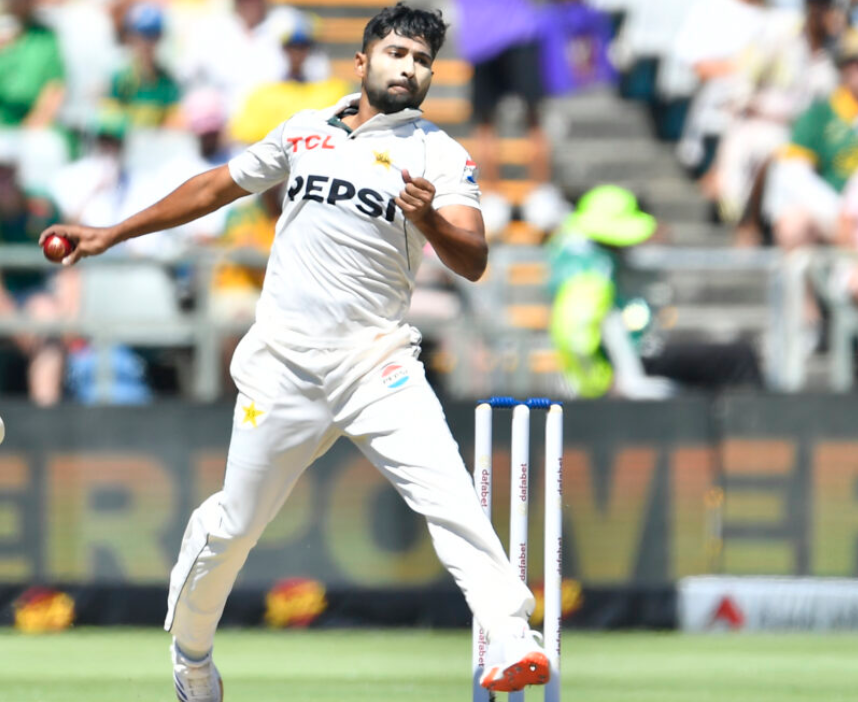 Khurram Shahzad signs for Worcestershire for the remainder of the season