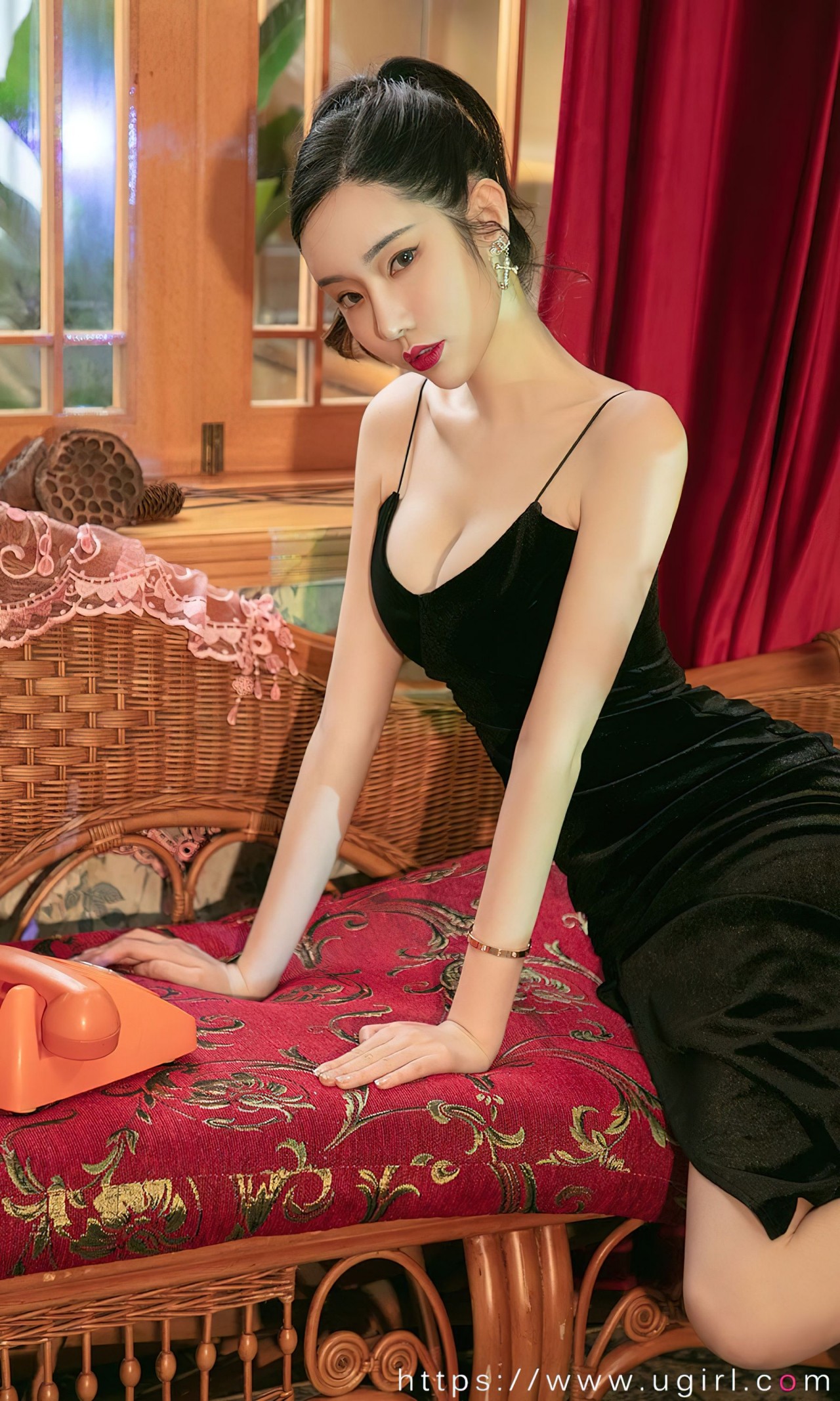 萌 琪 琪《黑色吊带裙》写真，性感、优雅气质插图7