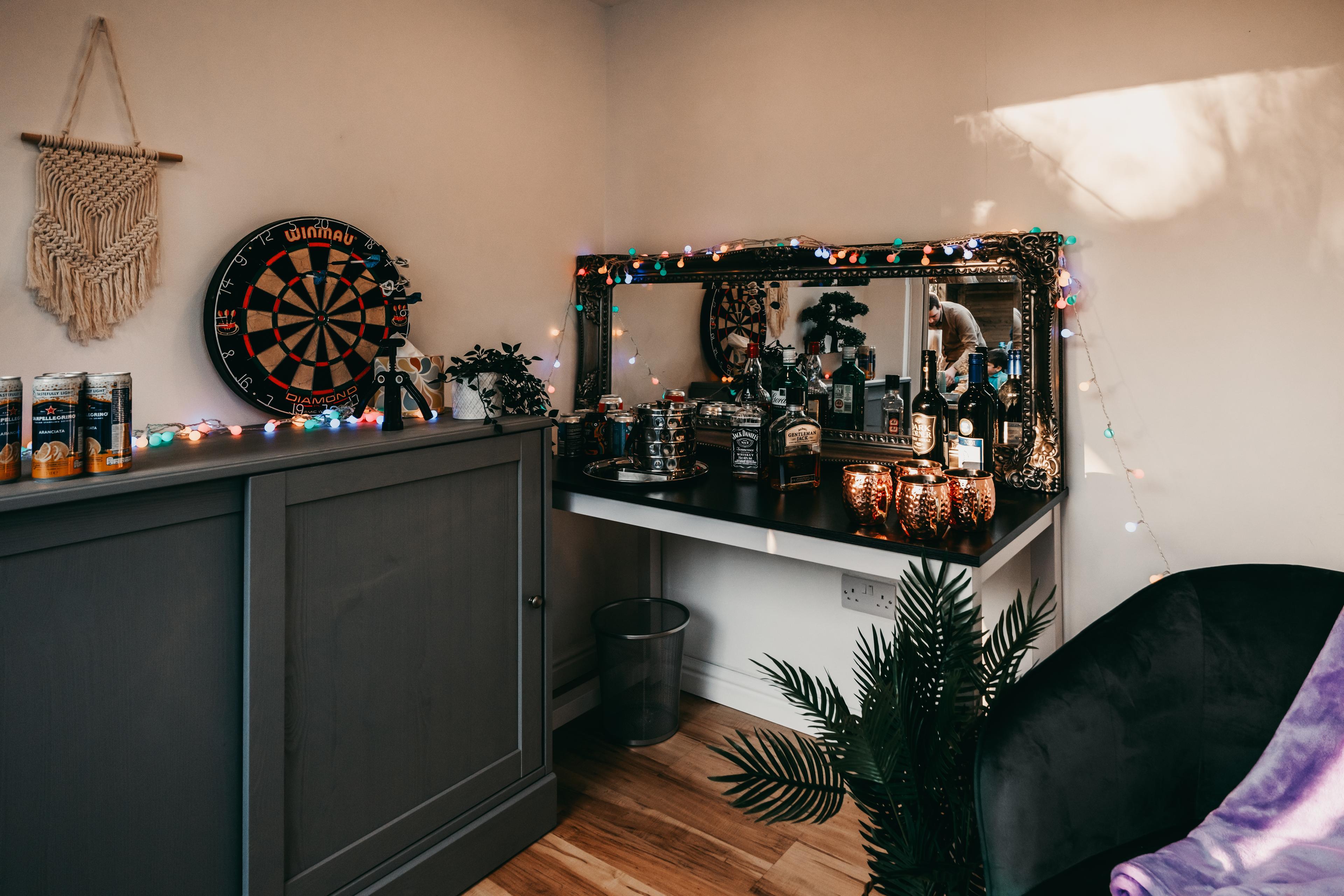 Garden Bar & Entertainment Room – Worcestershire - Garden bar and entertainment room photo 1