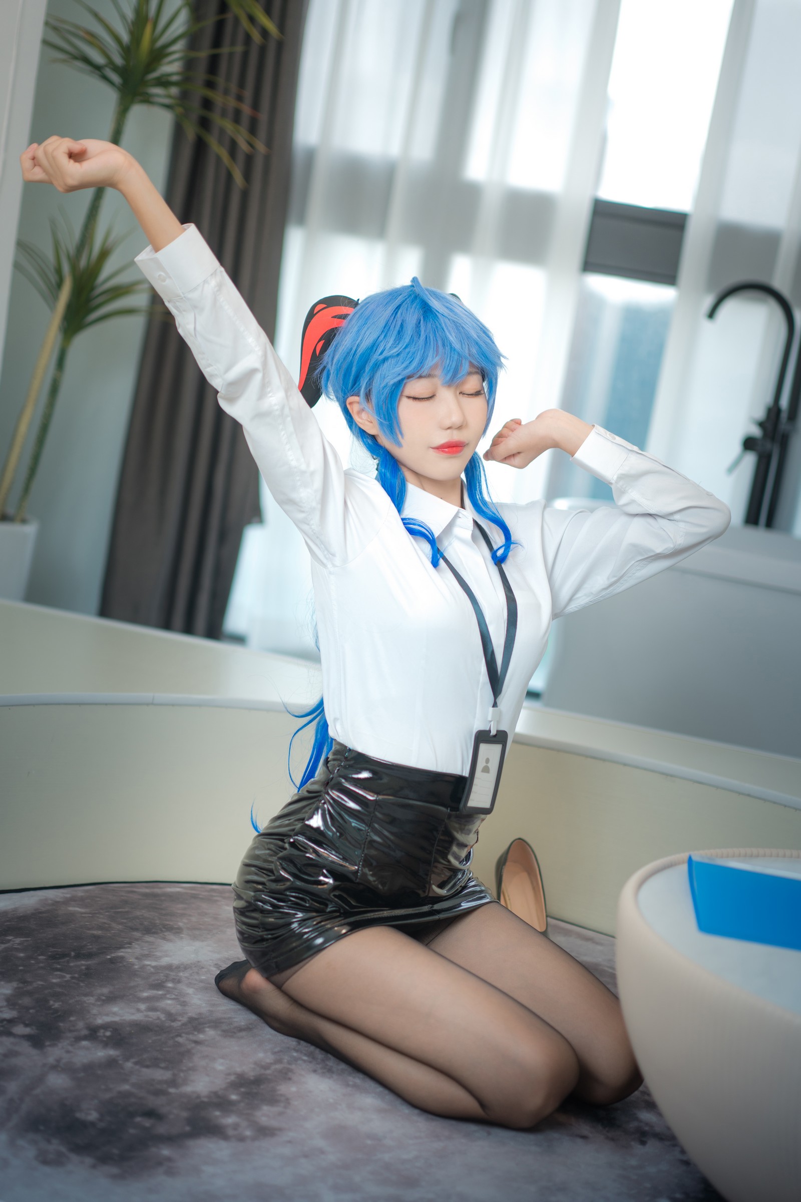 无影喵喵 甘雨 OL 风 Cosplay 写真合集｜原神角色高清图集（35P｜366MB）插图3