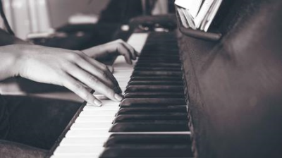 How to play piano: The basics in Easy Online Lessons