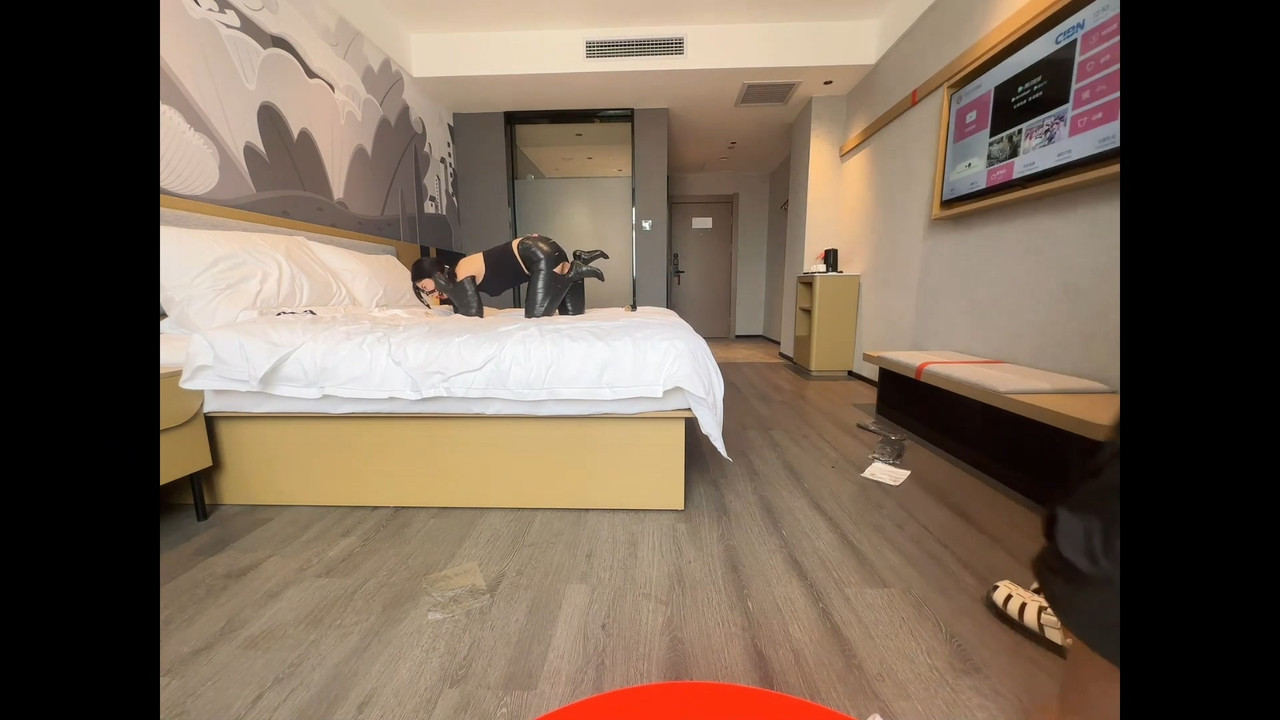 王宇服饰 慧慧第一次尝试K9.mp4_20240708_185337.659