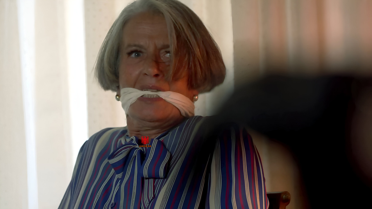 Loukia Papadaki 8 - Electra S02E02