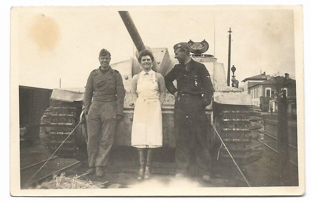 Orig. Foto 3. Panzer Division Osten Abzeichen Edelweiß Uniform M