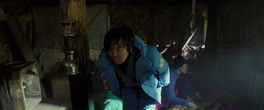 The Himalayas 2015 BluRay [Hindi + Korean] 480p, 720p ESub Screenshot