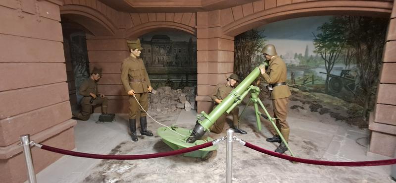 Museo militar nacional, arco de triunfo y museo nacional del pueblo. - Bucarest: Le petit Paris de l’est (15)