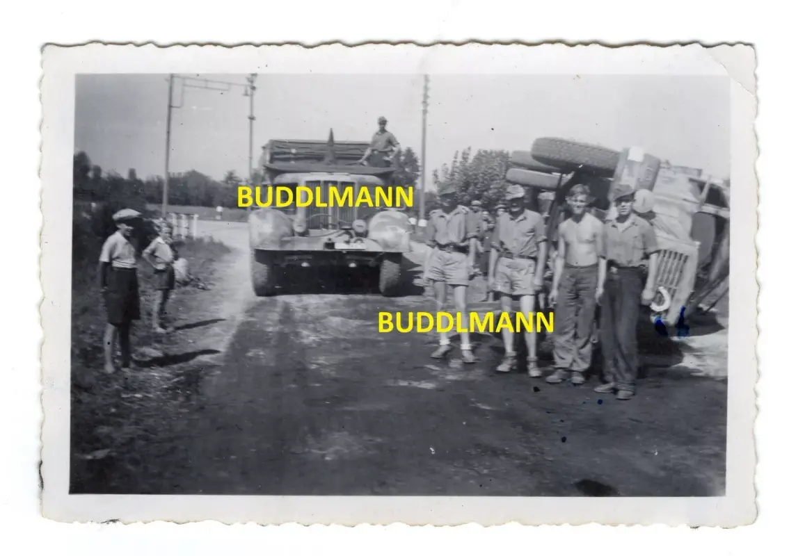 Foto 1.Panzer Division Italien 1943 Camo Werkstattzug SdKfz.9 Unfall Bevölkerung