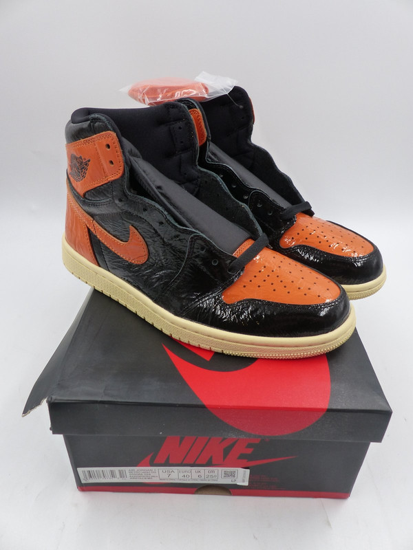 NIKE AIR JORDAN 1 RETRO HIGH OG ORANGE/BLACK MENS SIZE 7 EUR 40 555088 028