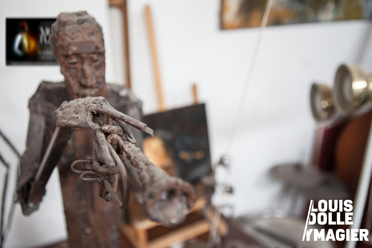 statue   logo   cache