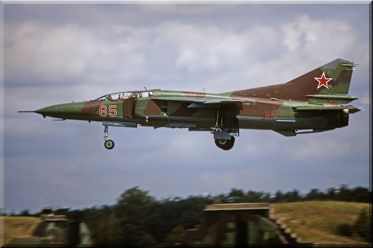 787 IAP Mig-23UB 65 Red_0904106, Summer 1992
