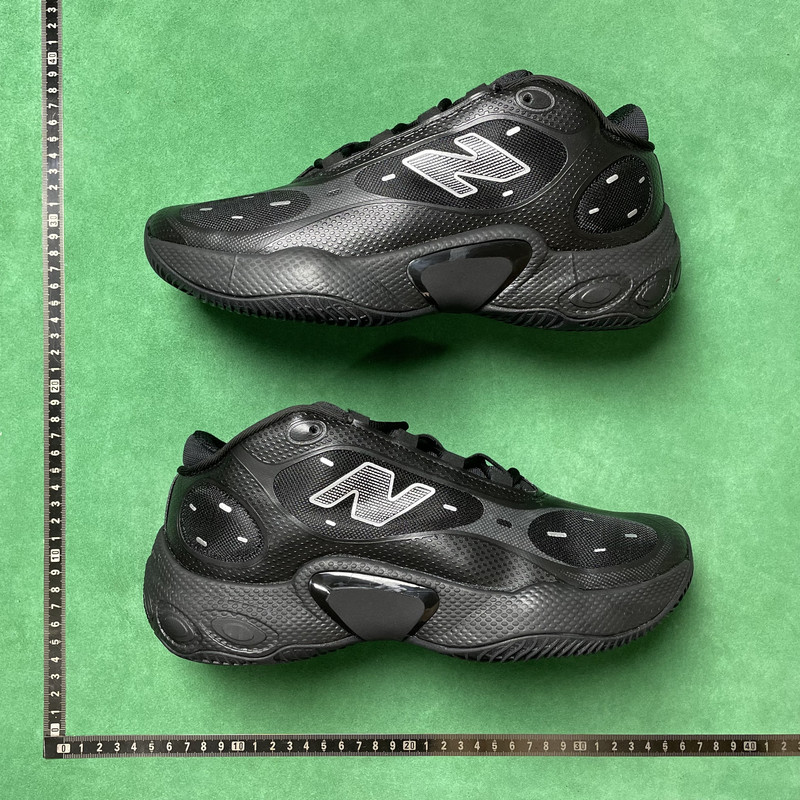 New Balance NB 2002R