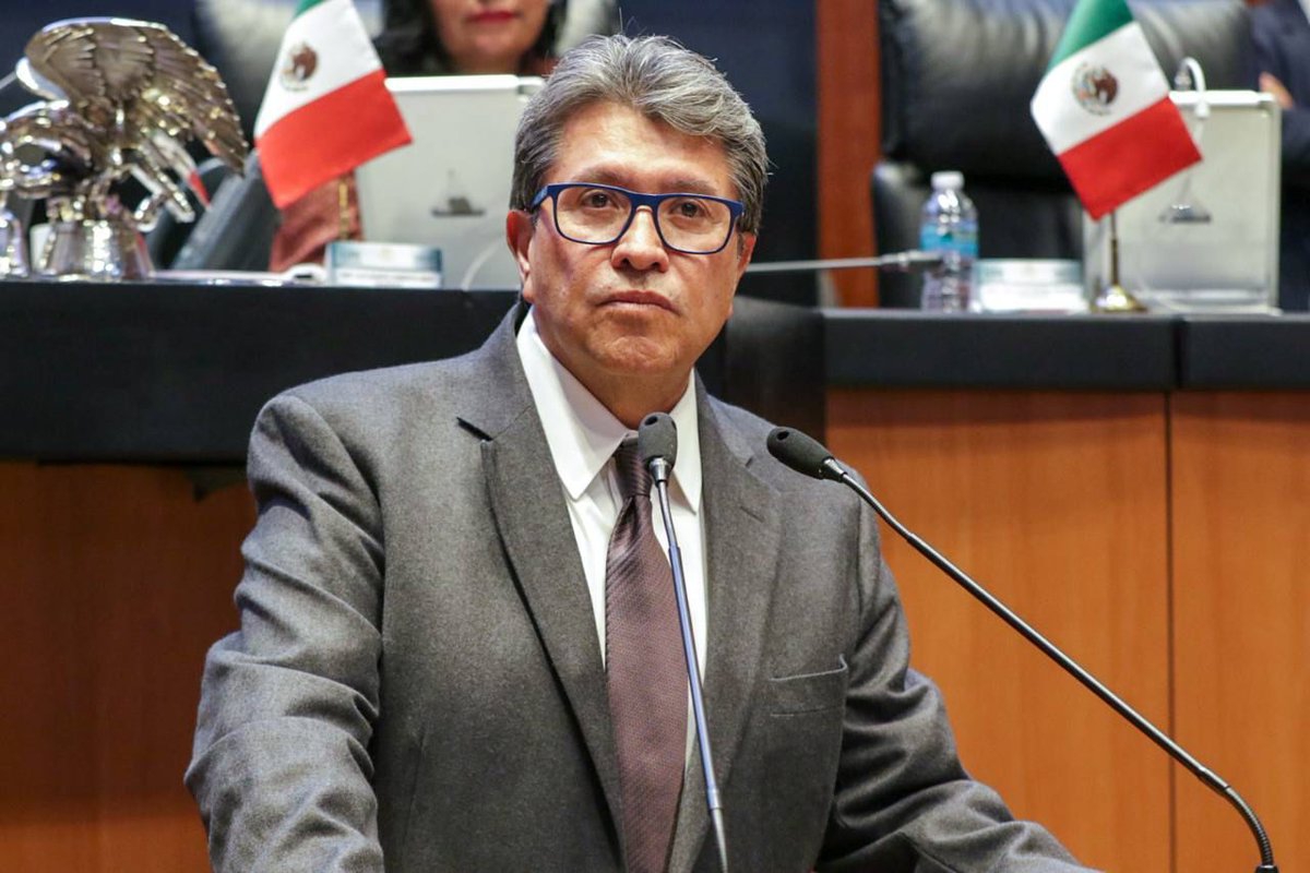 Monreal promete impulsar derechos de la comunidad LGBT+ rumbo al 2024