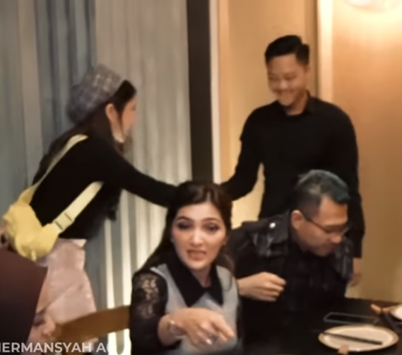 Potret pertama pertemuan Azriel dan Tiara Idol 