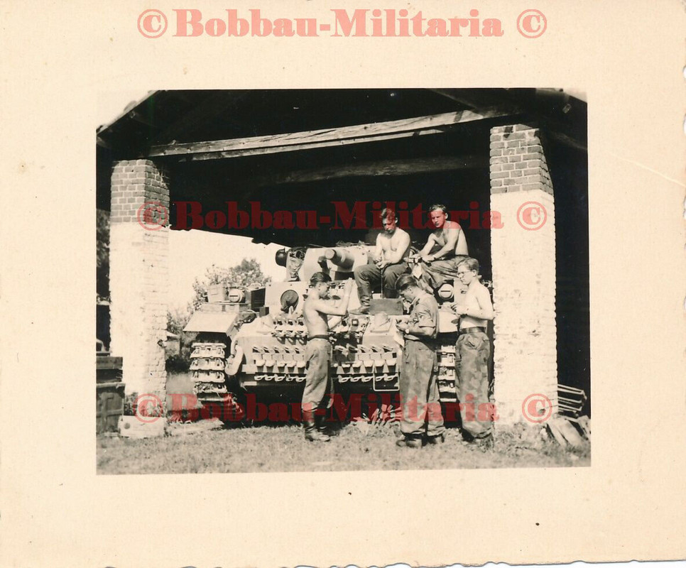 V898 Italien Cirié 1944 Panzerkampfwagen III Turmschürze Panzer Soldaten camo