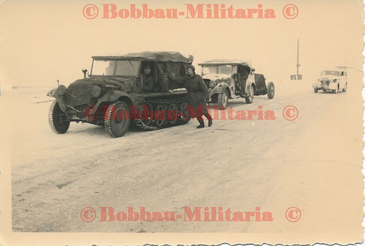 Russland OREL 1941 Halbkette SdKfz 10 vor Holzrad-Wechsel Vormarschstraße
