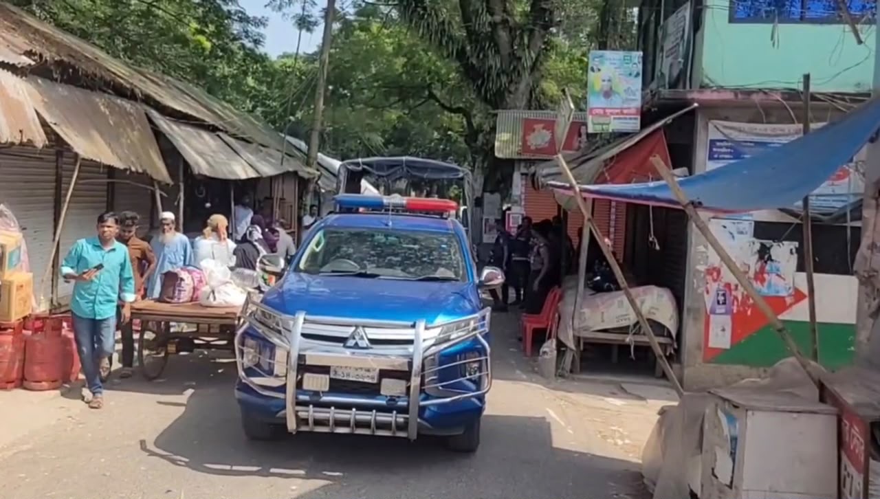 মাদারীপুরে ককটেল বিস্ফোরণ ঘটিয়ে হামলা, সংঘর্ষে ১ হামলাকারী নিহত