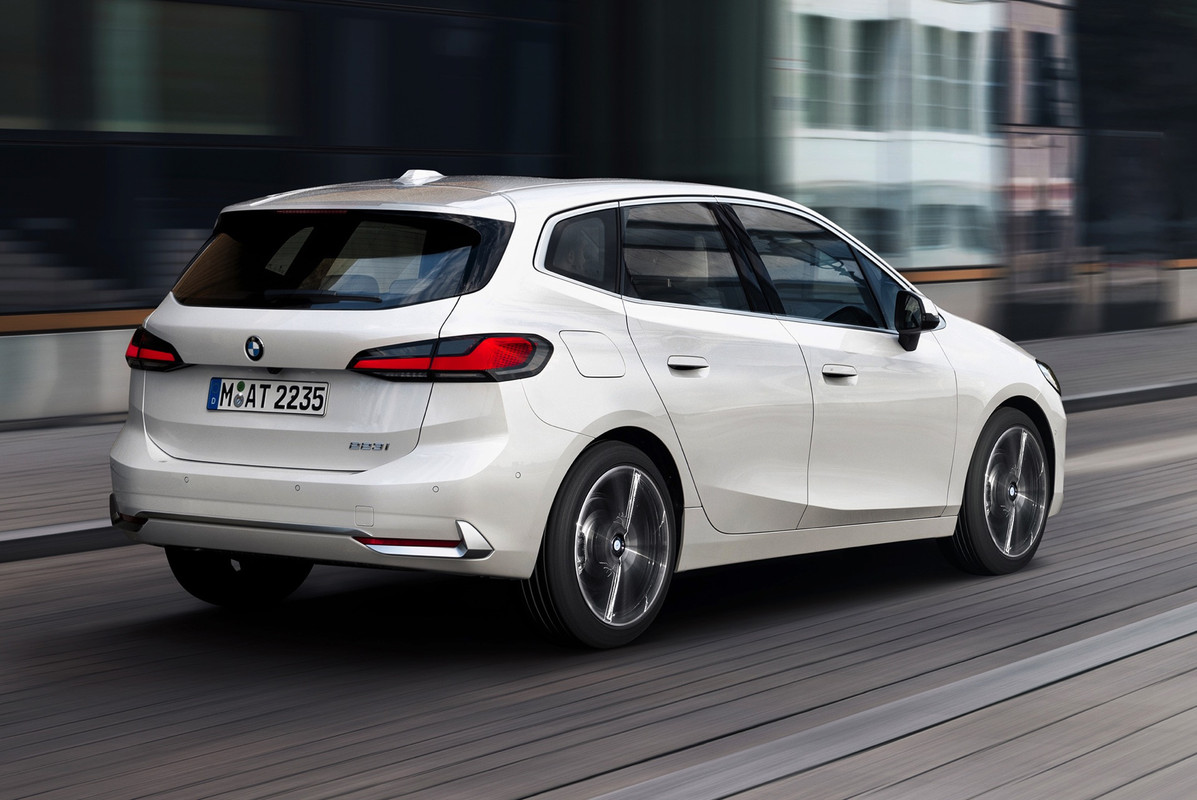 2022-BMW-2er-Active-Tourer-U06-Luxury-Line-Mineralweiss-06