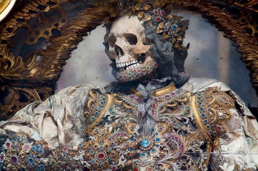 Мощи католических святых в драгоценностях - интересные факты о христианстве Мощи католических святых в драгоценностях - интересные факты о христианстве