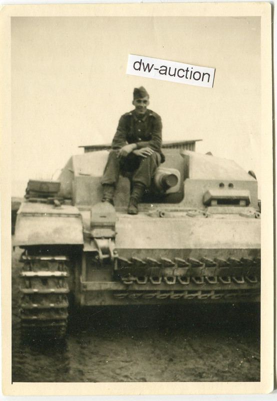 Sturmgeschütz mit Tarnanstrich