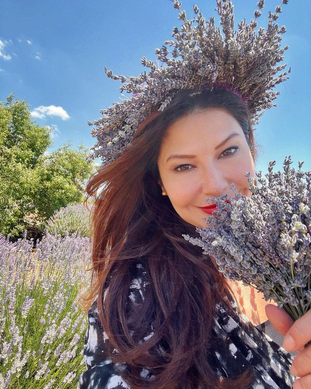 Potret Seru Tamara Bleszynski saat menikmati momen liburan di Turki.