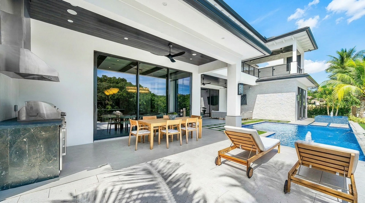 Contemporary Waterfront – Pool