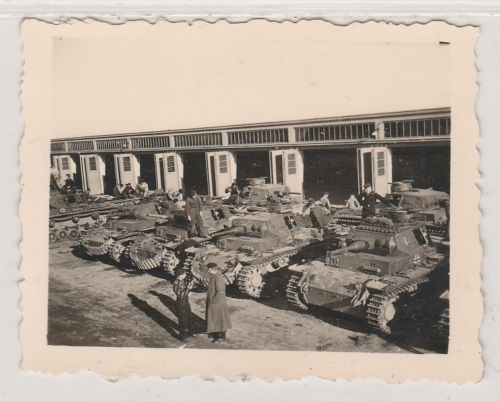 Original Foto-2.Weltkrieg-Soldaten m.Panzern-Rüc