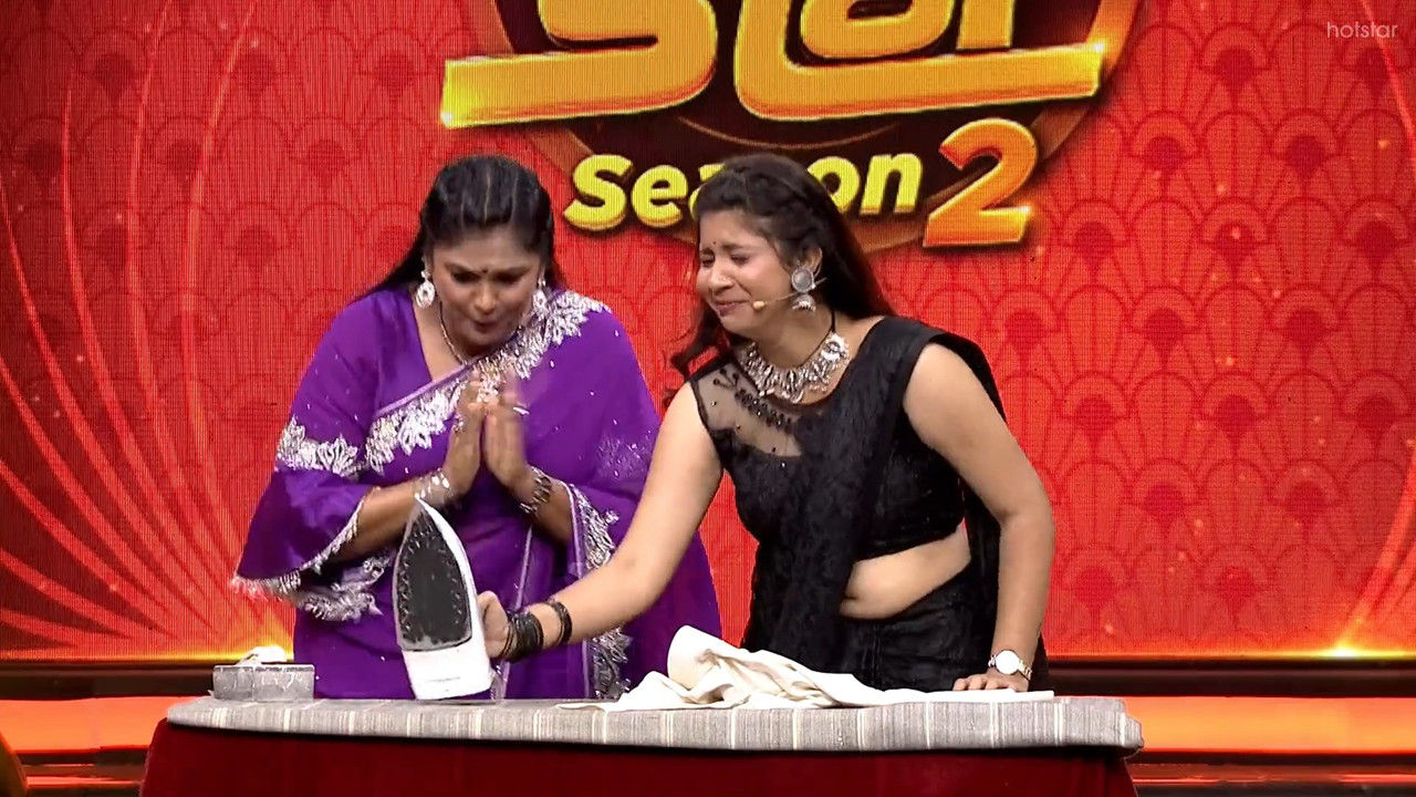 Hot Kannada Girl Open Big Navel show in Black Saree.mkv_snapshot_00.49.294