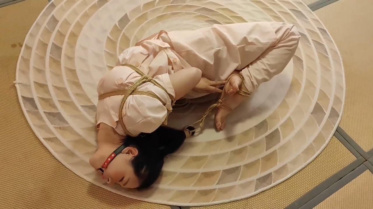 一绳所爱 小护士洛洛极限驷马逃脱.mp4_20240615_185316.463