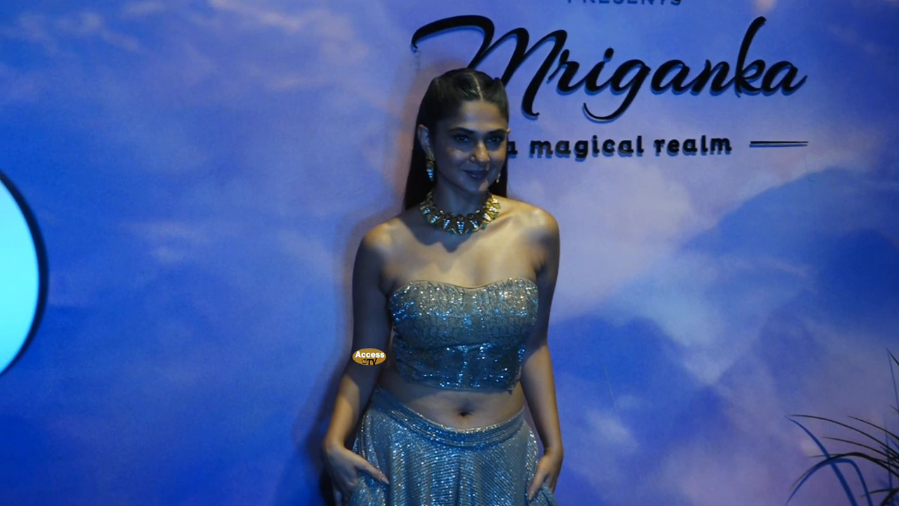 TV Milf Jennifer Winget Hot Navel Show At Tanishq Event