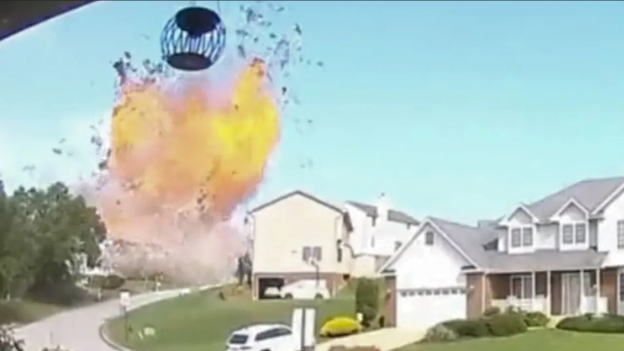 Registra cámara de seguridad explosión de una casa en Pensilvania (Vídeo)