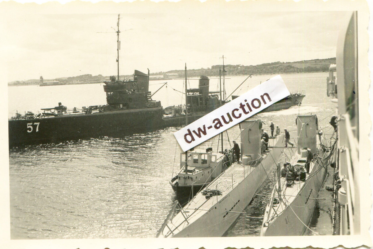 Marine Kriegsschiff Zerstörer mit U-Boot