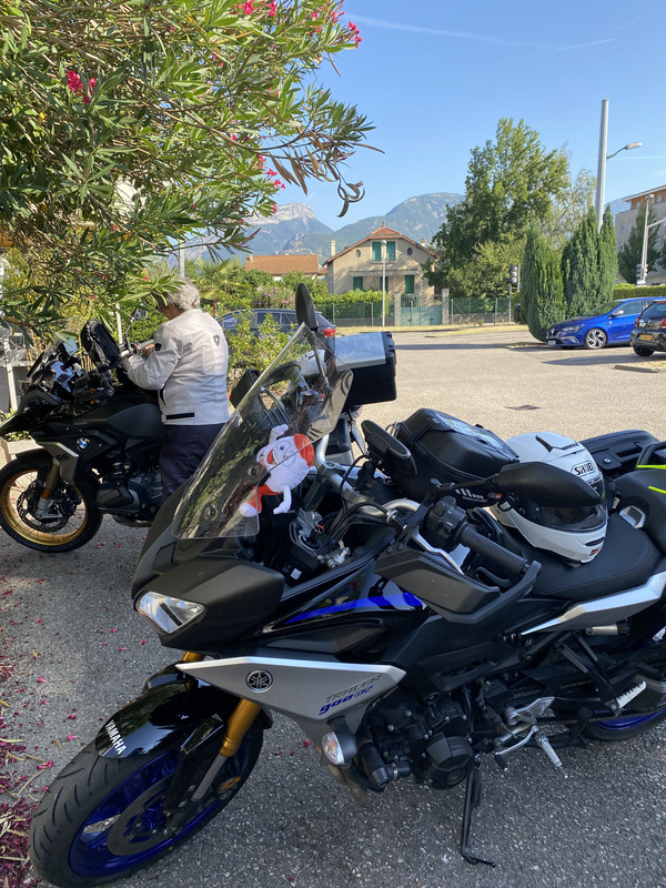 F1010B5B-EEF1-438D-BCE5-7C37C6D3819C