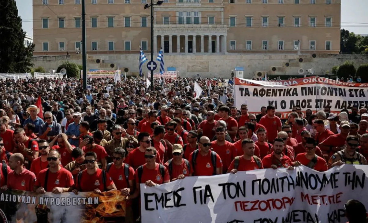 Grecia aprueba ampliar la jornada laboral hasta 13 horas diarias