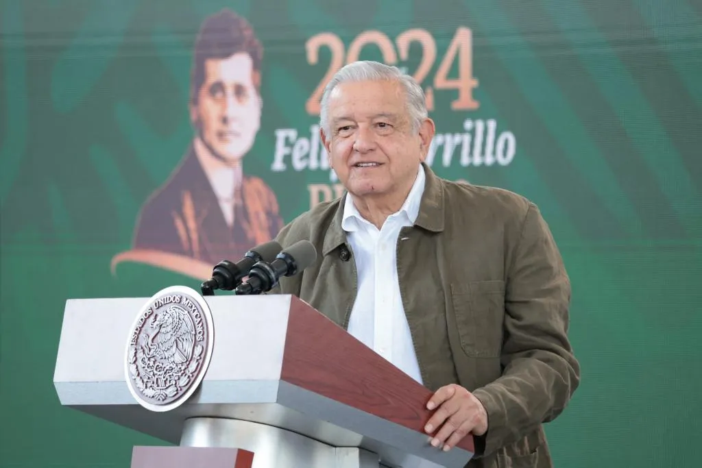 Celebra AMLO que Movimiento Ciudadano ya tiene precandidato presidencial rumbo al 2024