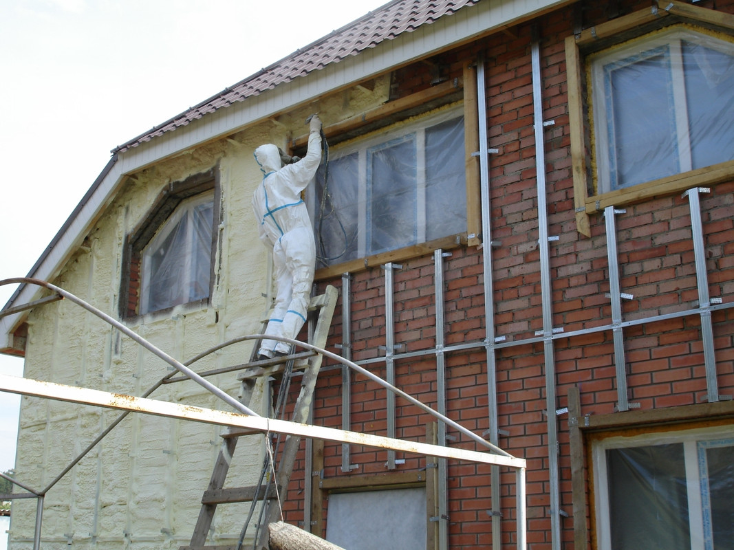 Утепление дома полиуретановой пеной