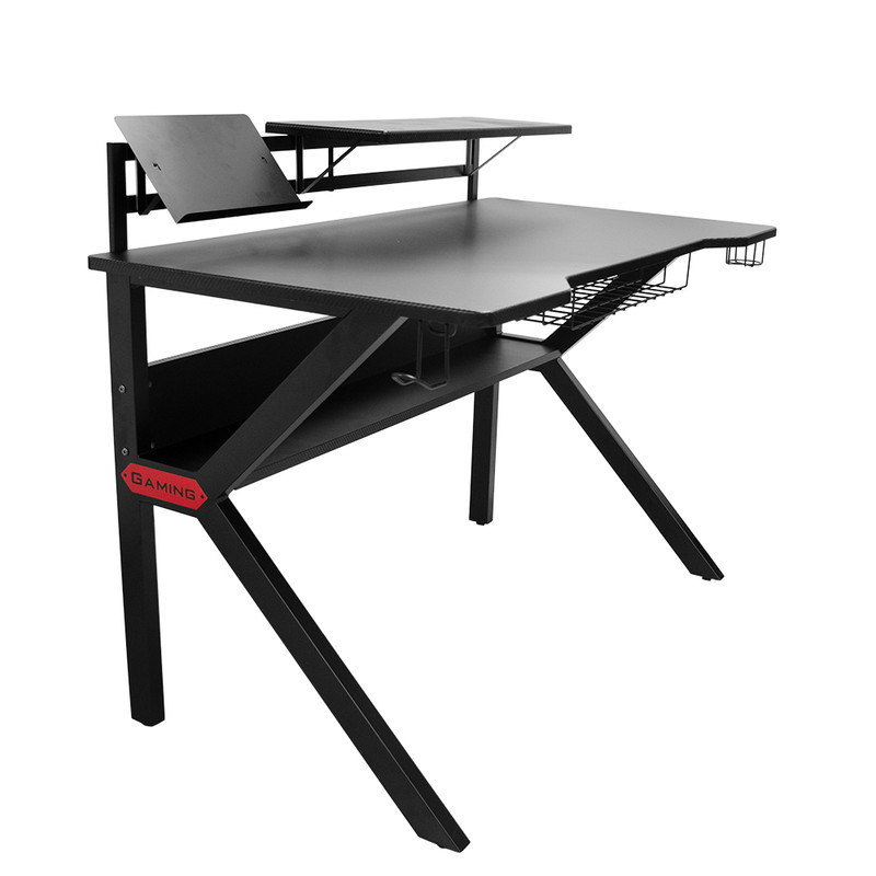 Escritorio de gaming Starken en color negro con textura de fibra de carbono y patas en forma de K.