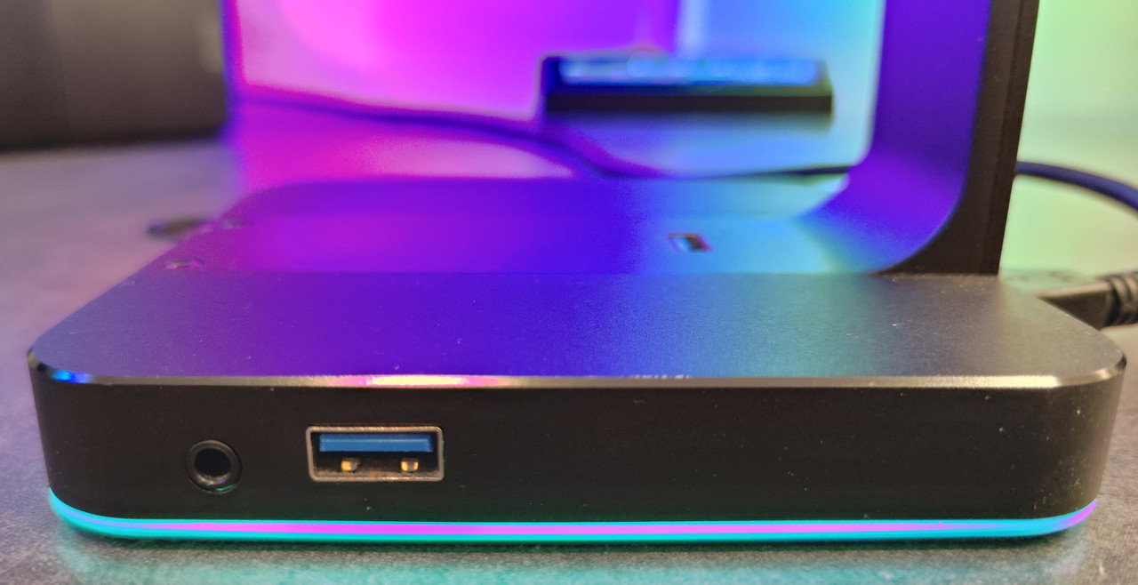 Headset stand Corsair ST100 (3)