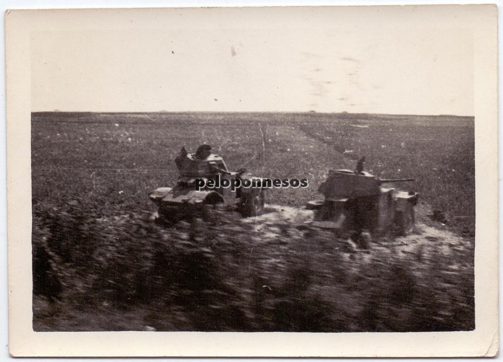 Orig Foto zerst. franz. Panzerspähwagen Panhard 