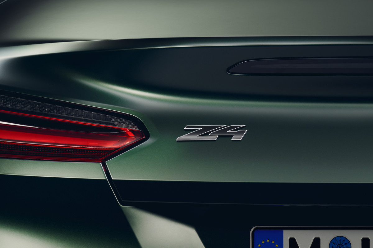 P90535783_highRes_the-bmw-z4-m40i-with