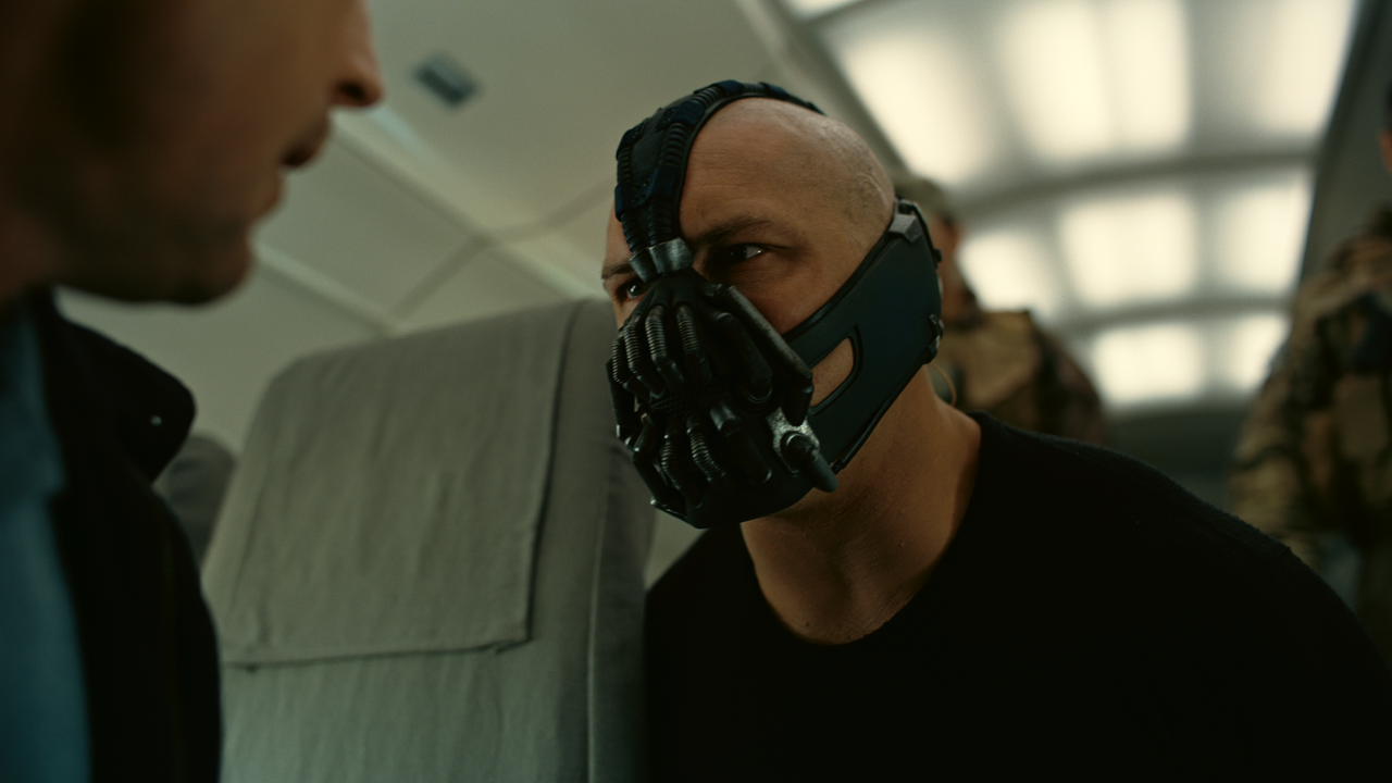 The.Dark.Knight.Rises.2012.2160p.UHD.BDRemux.DTS-HD.HDR.DoVi.Hybrid.P8.by.DVT.mkv_snapshot_00.03.30_
