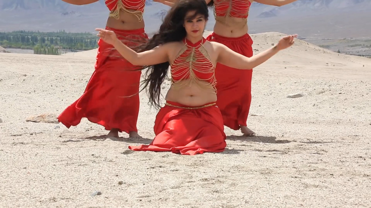 sexy belly dance.mkv_snapshot_00.24.296